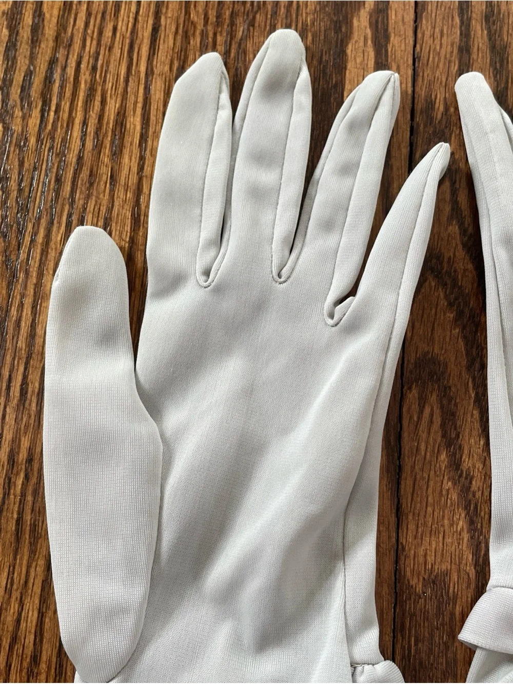 Vintage 1950's Women’s Light Gray Nylon Gloves With Ruffles Sz Small-Medium